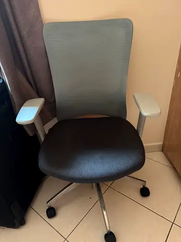Ergonomic Office Chair with Armrests and Wheels - Good Condition