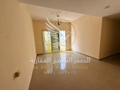 شقة للإيجار في أبو شغارة غرفتين وصالة مع بلكونة باطلالة مفتوحة موقع مميز بالخددمات العامة جانب مخرج دبي
