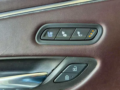 2021 Cadillac ESCALADE — миниатюра 15