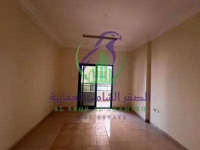 غرفتين وصاله للايجارالسنوى فى القاسميه الند بإمارة الشارقه مساحه كبيره بلكونه اطلاله مفتوحه تشطيب حديث موقع مميز تسهلات فى الدفعات