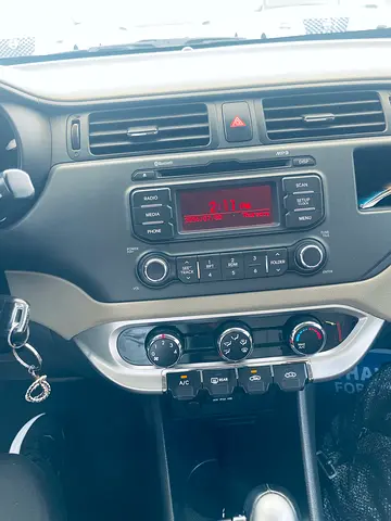 2015 KIA RIO 照片 6