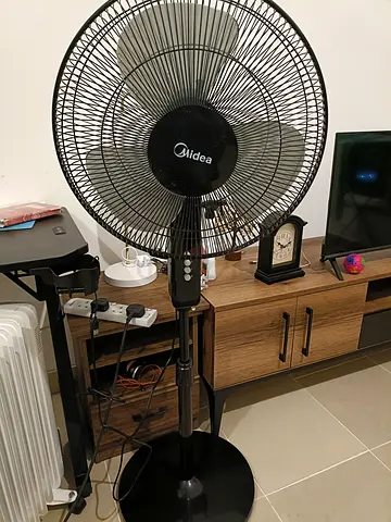 Midea Standing Pedestal Fan - Good Working Condition. Self pick up from Abu Dhabi city
