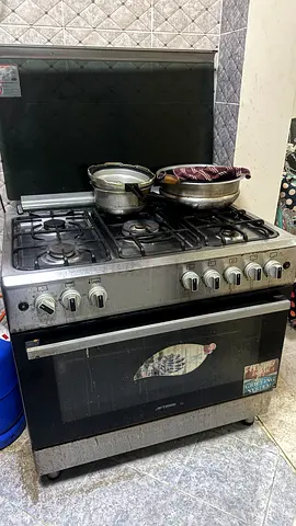 6-burner Gas Cooker with Oven - Used, Working