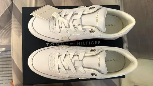 Tommy Hilfiger White Leather Sneakers - Brand New Size 37