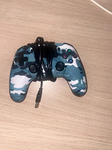 Wired camo Xbox controller - good working condition