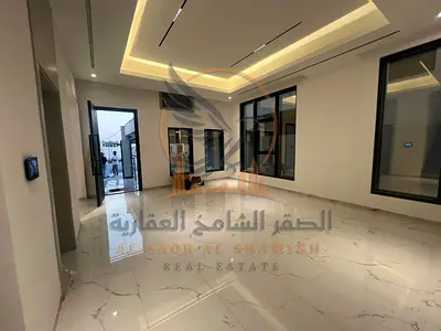 فيلا مودرن اول ساكن مع رووف غرفة خادمة تكييف مركزي خزائن حائط باركن مغطى جميع الغرف ماستر بموقع مميز ومساحه ممتازه