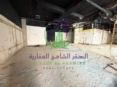 مستودعات تجارية كبيرة للإيجار في المويلح مزودة بقدرة كهربائية تصل إلى 200 كيلوواط وتقع في موقع استراتيجي يوفر سهولة الوصول إلى الطرق الرئيسية