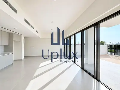 Vastu Unit | Close to the Pool | Ready to Move