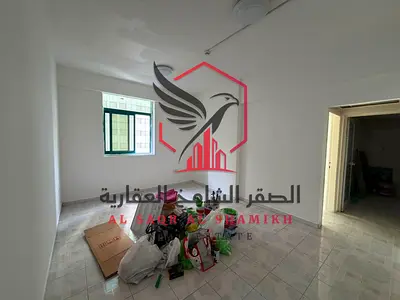 غرفه وصاله للايجار السنوي في المجاز 2 اطلاله مفتوحه موقع مميز وحيوي قريب من كل الخدمات وقريب من مخرج دبي
