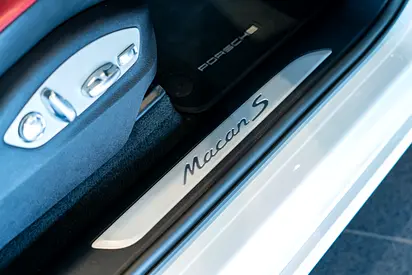 2024 Porsche MACAN thumbnail 18