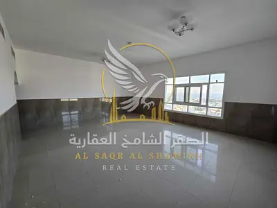 شقة غرفتين وصالة للايجار السنوي في منطقة البوطينة باركن مجاني اطلالة بحرية مساحة ضخمة تشطيب سوبر ديلوكس موقع متميز