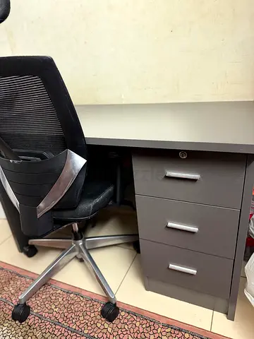 URGENT SALE! VEGAS ergonomic office desk with premium mesh chair – excellent condition