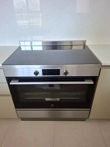 Electrolux Latest Model 90cm Electric Ceramic Cooker For Sale