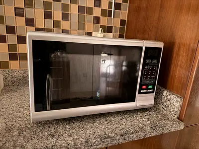 Silver countertop microwave oven - good working condition