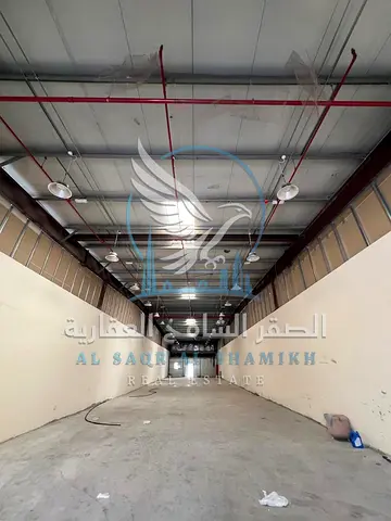 مستودع للإيجار في الصناعية 4 على الشارع العام مباشرة، مناسب للأنشطة التجارية والتخزينية والصناعية المختلفة