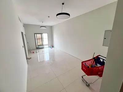 Second tenant, card entry system, two master bedrooms, three bathrooms, balcony with open view