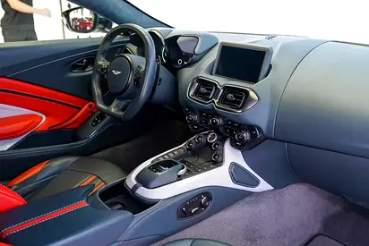 2019 Aston Martin VANTAGE — миниатюра 13