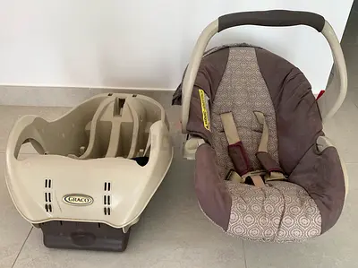 Infant car seat with base