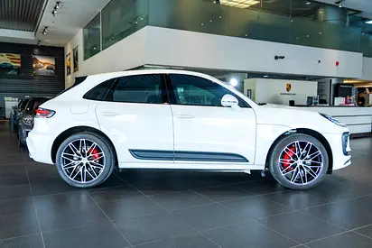 2024 Porsche MACAN photo 3