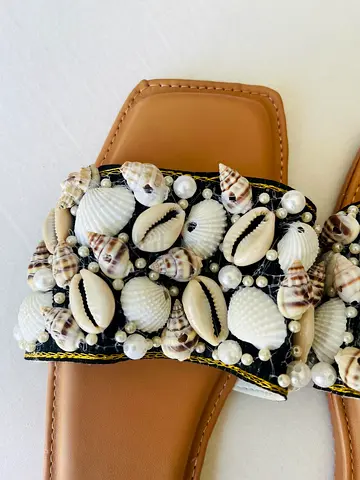 Shell Flats for Ladies size 39 NEW
