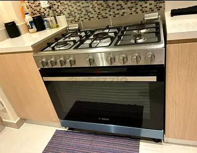 Bosch 5 burner gas cooker almost new conditions