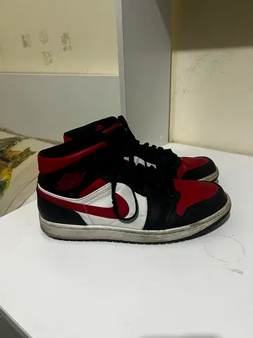 Nike air jordans mid for sale