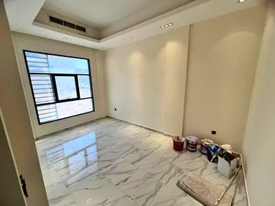 أول ساكن _ طابق أرضي _ صالة منفصلة _ غرفة ماستر _ 2 حمام _ نظام دخول بالكارد _ الجرف 3 _ 30 ألف
