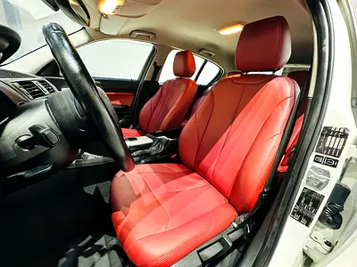 صورة مصغرة 8 لـ 2014 BMW 1-SERIES