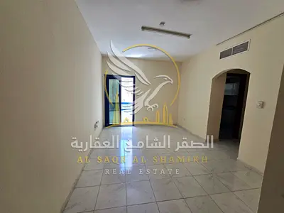 للإيجار غرفة وصالة مع بلكونة تكيف وغاز مركزي ومساحة واسعة جانب الكورنيش سهل الوصول لمخرج دبي وعجمان