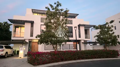Pay a 30% down payment to take possession of the property, with a 5-year installment plan and a 3% discount.