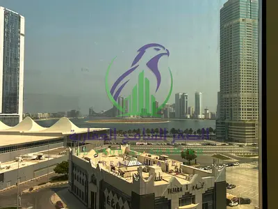 شقة ثلاث غرف وصالة واسعة للإيجار مع إطلالة بحرية وباركن مجاني  بلكونة وغرفة خادمة وغرفة غسيل وغرفة تخزين في موقع مميز