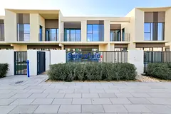 Single Row | Backing Park | Landscaped