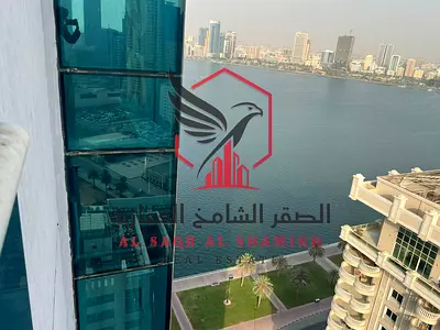 اكبر مساحة غرفتين وصالة باطلالة بانورامية مع بلكونة باطلالة بحرية و تكيف مجانا على المالك و باركين مجانا و غرفة خادمة ماستر و خزائن بالحائط