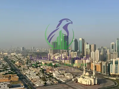 شقة غرفتين وصالة ماستر على كورنيش الخان مع باركينج وجيم ومسبح وغرفة خادمة وخزائن في الحائط
