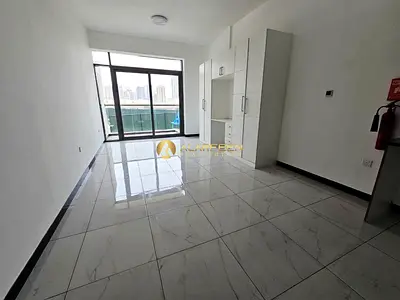 شقة استوديو حديثة | كريستال ريزيدنس JVC | شرفة | إطلالة على الأفق