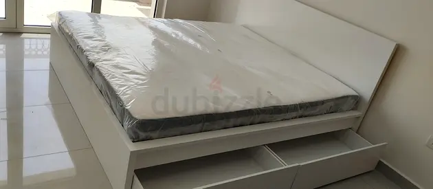 IKEA malam king size bed with IKEA mattress 180×200cm and 2 storage drawers underneath