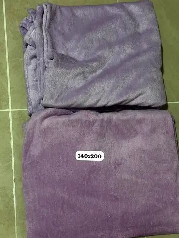 Soft purple fleece throw blanket - 140x200 cm