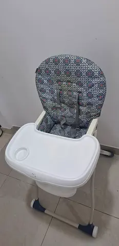 Baby high chair with removable tray and padded seat