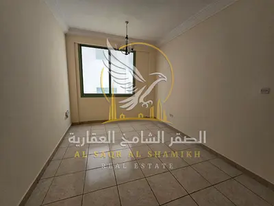 غرفتين وصالة بمنطقة الند القاسمية للايجار السنوي خزائن ف الحائط مساحة واسعة  وتكييف مركزي تشطيب جاهز للسكن