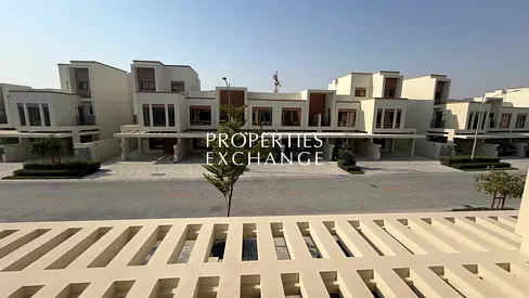 COURTYARD & POOL ACCESS | SPACIOUS LAYOUT | VACANT