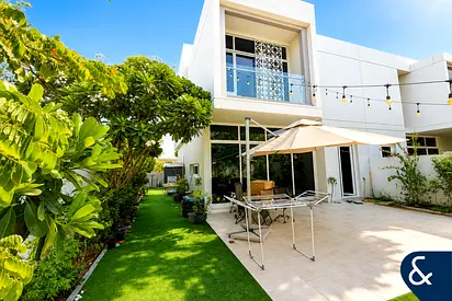 3Bedrooms | Single Row | Huge Corner Plot