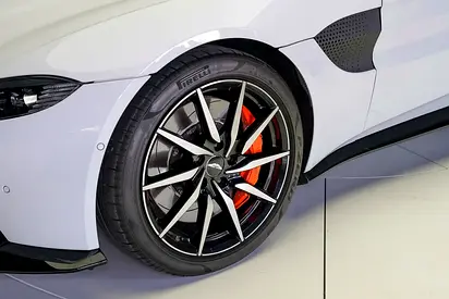 2019 Aston Martin VANTAGE — миниатюра 6