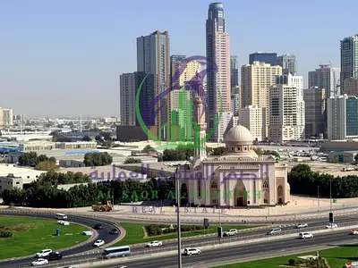 شقة ثلاث غرف وصالة للإيجار في التعاون الشارقة إطلالات بانورامية على شارع الوحدة ونهضة دبي بلكونة كبيرة ستور باركينغ