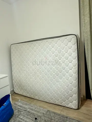 Used Queen Size Mattress — Good Condition, Clean 160-200 length