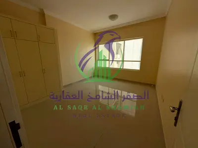 شقة غرفتين وصالة بالممزر مع باركينغ خاص و3 حمام وموقع مميز قريب من الخدمات للإيجار السنوي