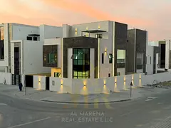 A villa with a price including registration and ownership fees on the main street, ready to move in,