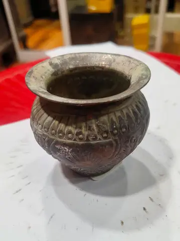 Small Vintage Decorative Brass/Metal Pot 7cm height
