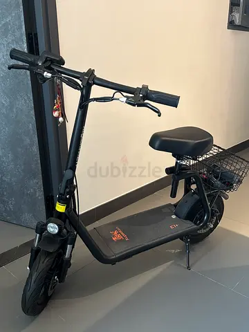 Electric scooter with seat and front basket used, good condition.