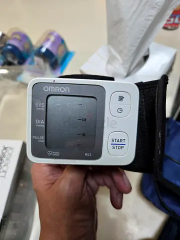 Omron Upper Arm Blood Pressure Monitor (Portable) - Good Condition