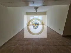 Air conditioning covered by the landlord, with gym and swimming pool. A spacious two-bedroom apartme